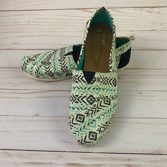 TOMS Womens Tribal Print Slip On Canvas Flats Shoes Size US 6 - Picture 2 of 10